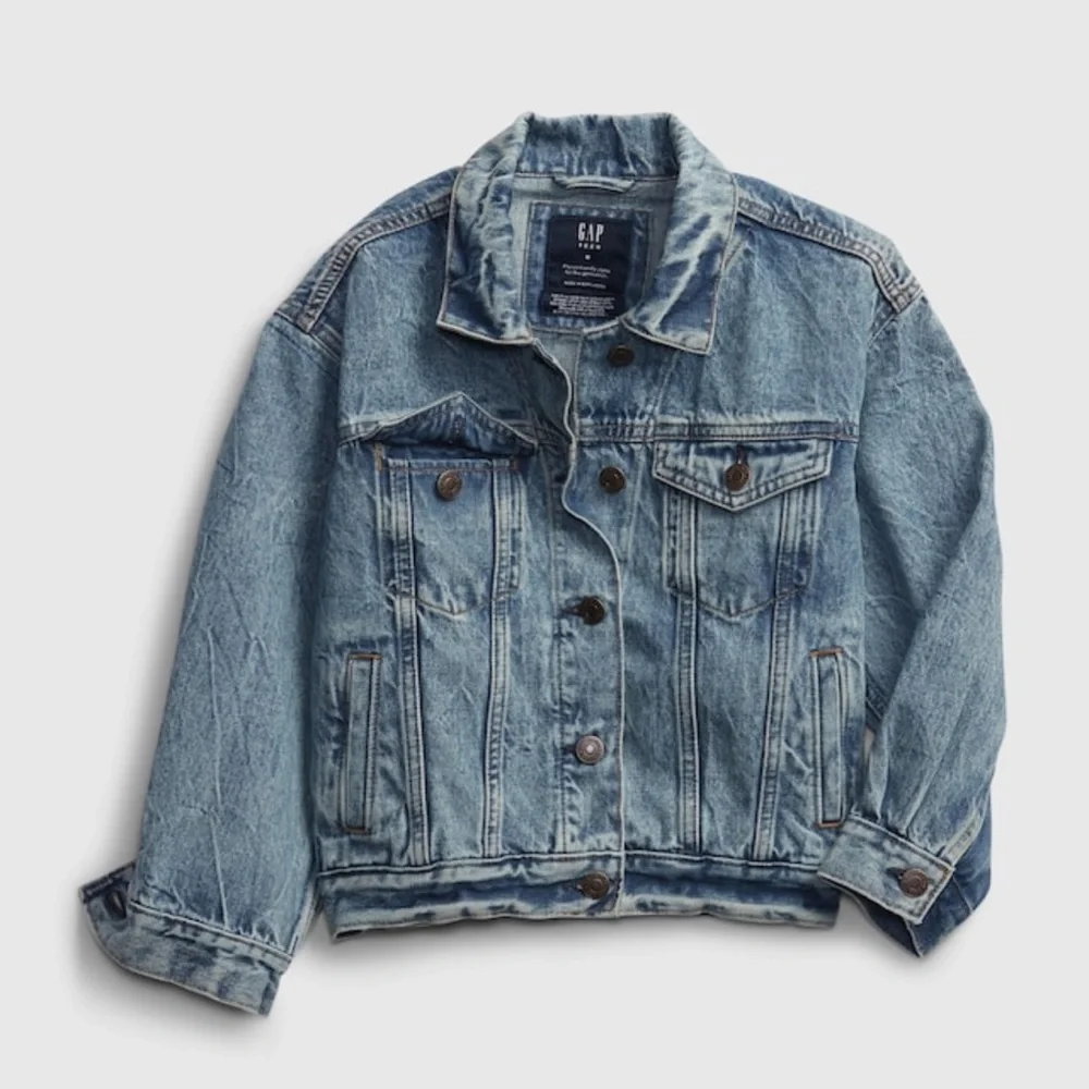 GAP Girls Oversized Denim Jacket Size‎ Large NWT Button Front Patch Pockets